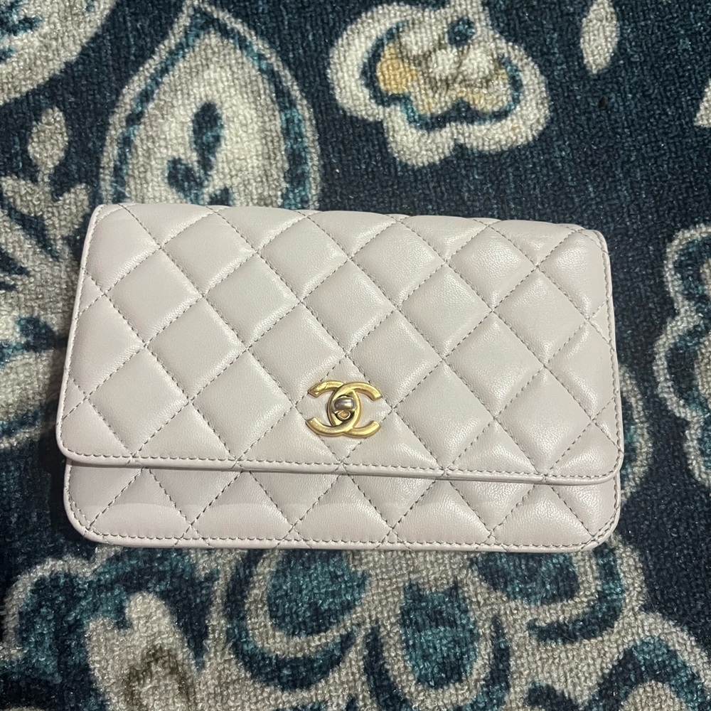 Chanel Quilted shoulder bag with Gold CC Logo